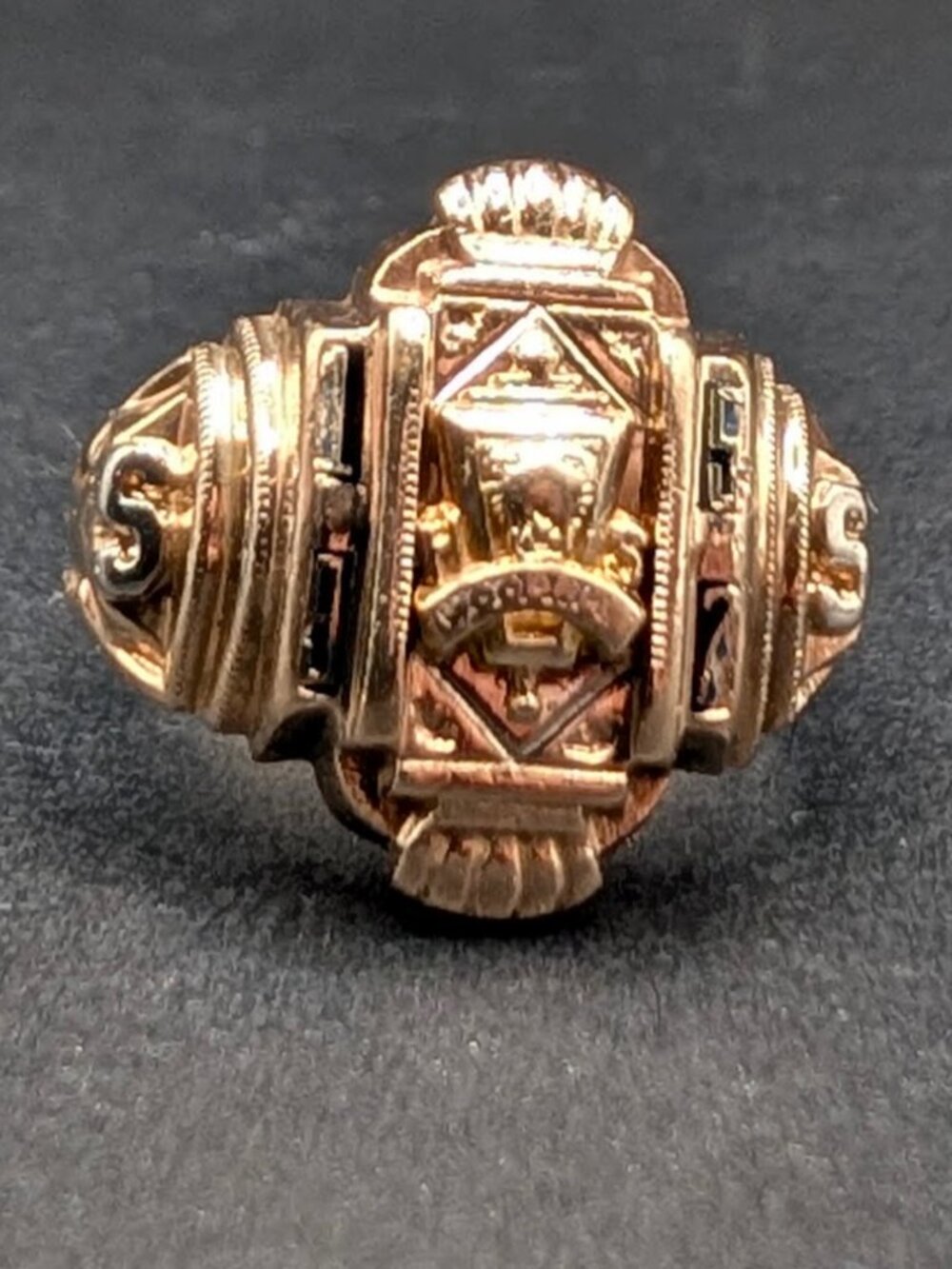 Vintage EVERTS 10K Yellow Gold Ornate School / Signet Ring size 5-5.5
